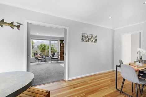 Photo of property in 5 Richmond Hill, Glenside, Wellington, 6037