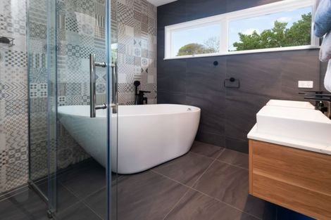 Photo of property in 52 Fordyce Avenue, Sunnyhills, Auckland, 2010