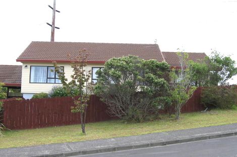 Photo of property in 2/76 Totaravale Drive, Totara Vale, Auckland, 0629