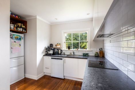 Photo of property in 22 Cutfield Street, Inglewood, 4330