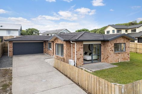 Photo of property in 10 Mediterranean Way, Goodwood Heights, Auckland, 2105