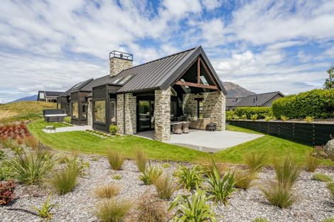 Photo of property in 40 Cunninghams Drive, Jacks Point, Queenstown, 9371