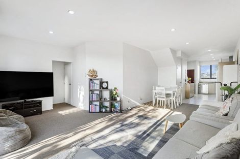 Photo of property in 24/22 Northcross Drive, Oteha, Auckland, 0632