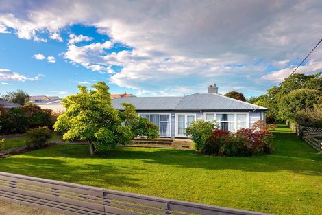 Photo of property in 15 Rugby Street, Waimate, 7924