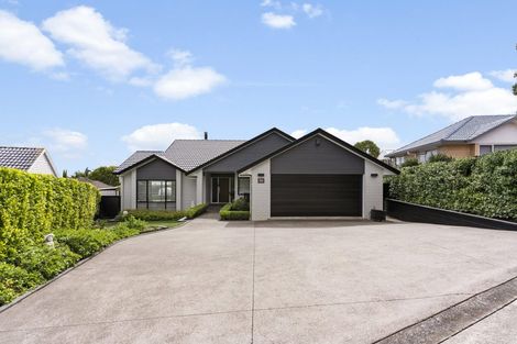 Photo of property in 29 Wiltshire Place, Somerville, Auckland, 2014