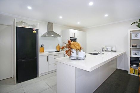 Photo of property in 51 Popokatea Drive, Takanini, 2112