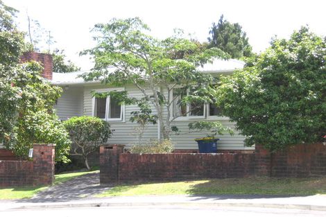 Photo of property in 5 Cronin Place, Beach Haven, Auckland, 0626