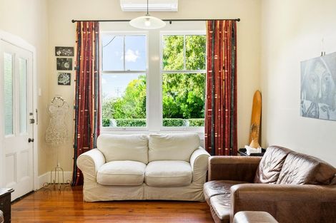 Photo of property in 24 Graham Avenue, Te Atatu Peninsula, Auckland, 0610