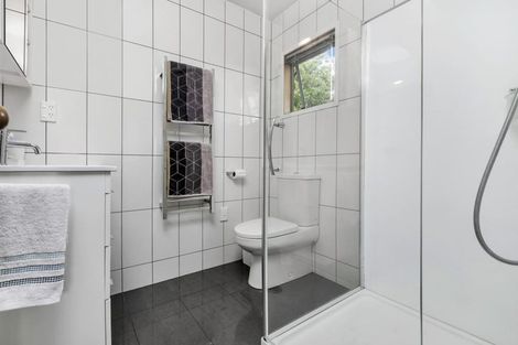 Photo of property in 2/143a Mokoia Road, Birkenhead, Auckland, 0626