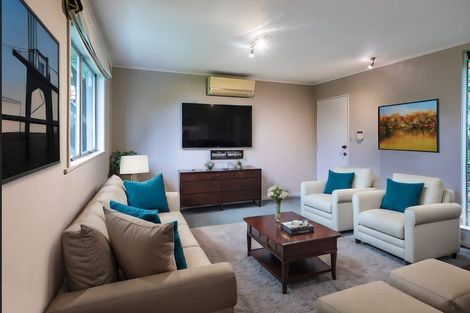 Photo of property in 10 Rangiwai Road, Titirangi, Auckland, 0604