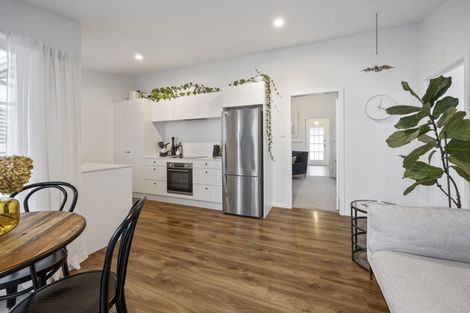 Photo of property in 251a Courtenay Street, Strandon, New Plymouth, 4312