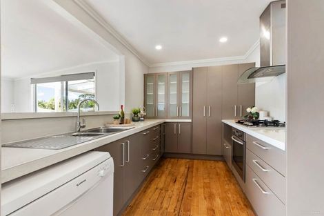 Photo of property in 24 La Rosa Street, Green Bay, Auckland, 0604