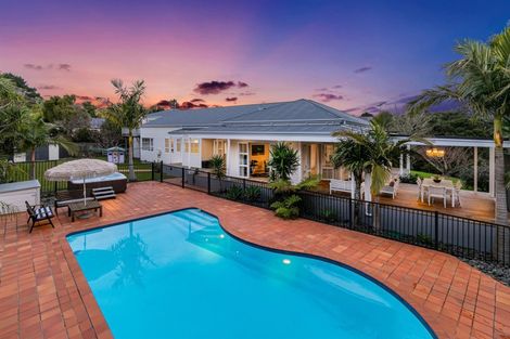 Photo of property in 27 Almond Grove, Greenhithe, Auckland, 0632