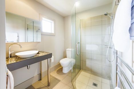 Photo of property in 8 Fairway Grove, Hokowhitu, Palmerston North, 4410