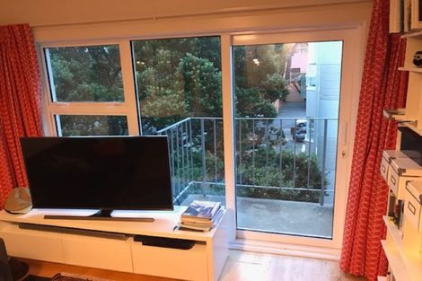 Photo of property in Kingsgate Flats, 10 Austin Street, Mount Victoria, Wellington, 6011