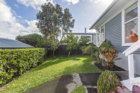 Photo of property in 1/48 Bond Crescent, Forrest Hill, Auckland, 0620