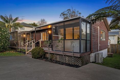 Photo of property in 2/30 Selwyn Crescent, Forrest Hill, Auckland, 0620