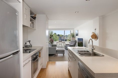 Photo of property in Algarve Apartments, 202/332 Maunganui Road, Mount Maunganui, 3116