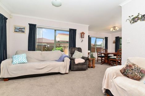 Photo of property in 8 Greenough Place, Rototuna, Hamilton, 3210