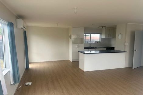Photo of property in 2/6 Trounson Avenue, Clendon Park, Auckland, 2103