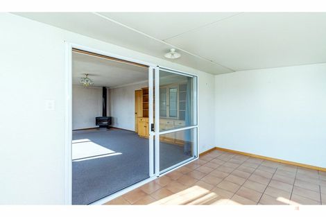 Photo of property in 19 Timaru Road, Waimate, 7924
