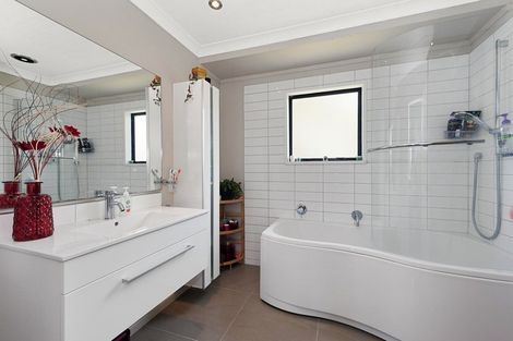 Photo of property in 2 Rosehill Place, Nawton, Hamilton, 3200