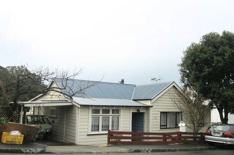 Photo of property in 28 Enfield Road, Hospital Hill, Napier, 4110