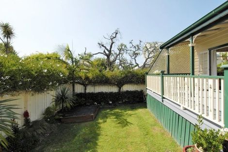 Photo of property in 2/21 Cowper Street, Devonport, Auckland, 0624