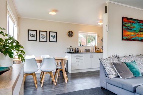 Photo of property in 3 Cross Street, Raglan, 3225