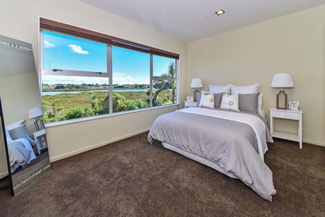 Photo of property in 16 Stranraer Crescent, Wattle Downs, Auckland, 2103