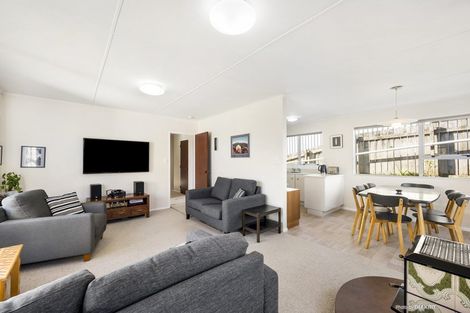 Photo of property in 18 Welland Place, Island Bay, Wellington, 6023