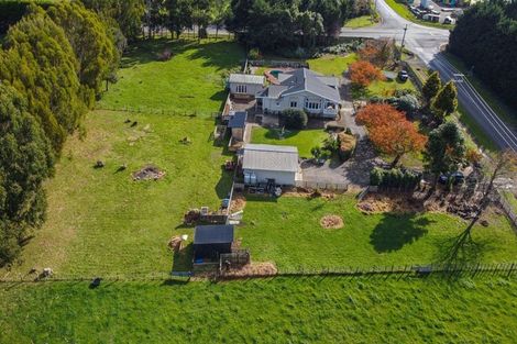 Photo of property in 2 Aerodrome Road, Dannevirke, 4972