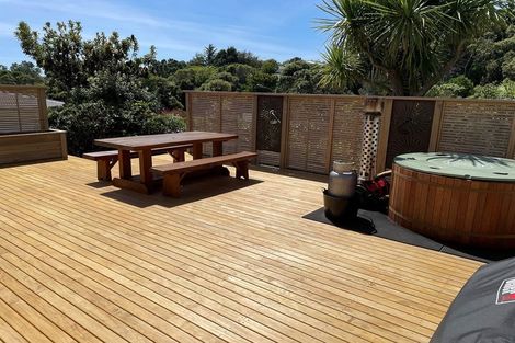 Photo of property in 99 Kenmore Street, Newlands, Wellington, 6037