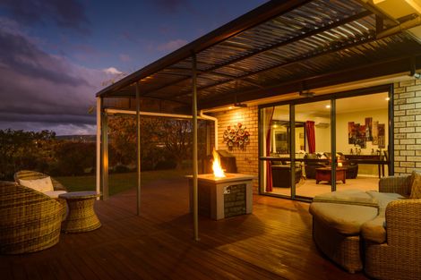 Photo of property in 147 Pacific Drive, Fitzherbert, Palmerston North, 4410