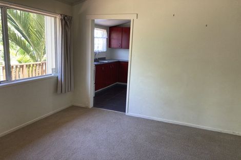 Photo of property in 102 Kemp Road, Massey, Auckland, 0614