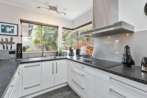 Photo of property in 52 Little John Drive, Bellevue, Tauranga, 3110