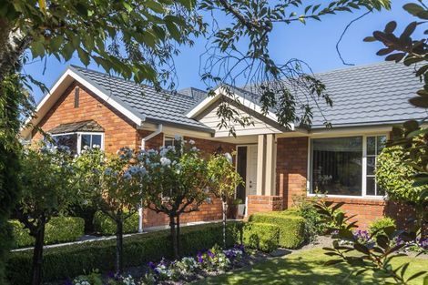 Photo of property in 10 Willowview Drive, Redwood, Christchurch, 8051