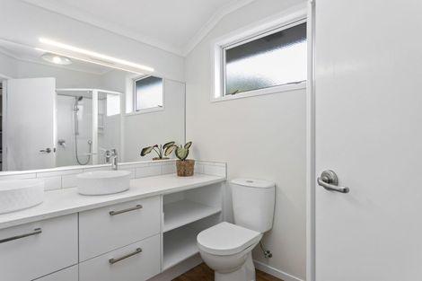 Photo of property in 17b Humphrey Kemp Avenue, Henderson, Auckland, 0612