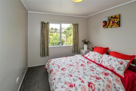 Photo of property in 2/20 Hogans Road, Glenfield, Auckland, 0629