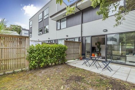 Photo of property in 1/8 Thatcher Crescent, Crofton Downs, Wellington, 6035