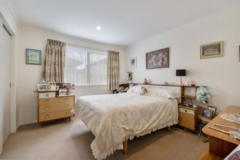 Photo of property in 8 Savage Crescent, Upper Hutt Central, Upper Hutt, 5018