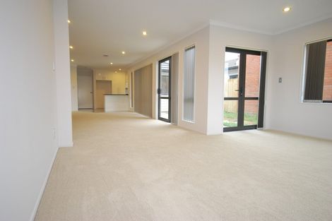 Photo of property in 8 Whekau Drive, Takanini, 2112