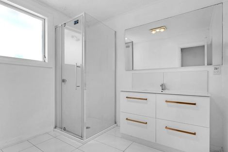 Photo of property in 6 Glenvil Lane, Te Atatu Peninsula, Auckland, 0610