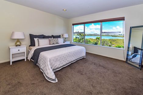 Photo of property in 16 Stranraer Crescent, Wattle Downs, Auckland, 2103