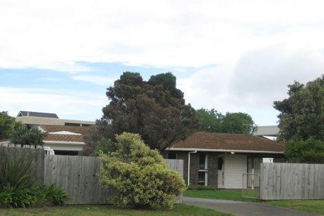 Photo of property in 3 Nuhaka Place, Paraparaumu Beach, Paraparaumu, 5032