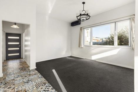 Photo of property in 7 Fallowfield Avenue, Mount Victoria, Wellington, 6011