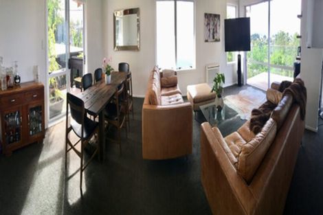 Photo of property in 85 Exmouth Road, Northcote, Auckland, 0627