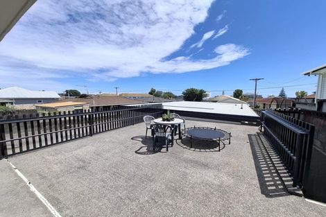 Photo of property in 33 Fulford Street, New Plymouth, 4310