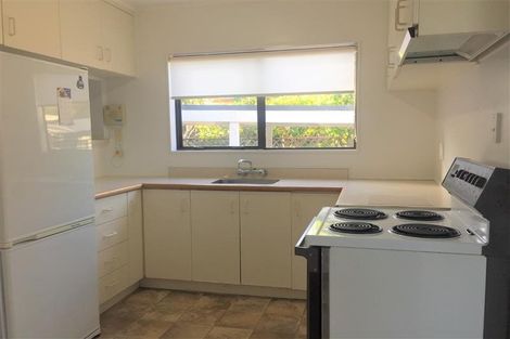 Photo of property in 2 West Lynn Road, Titirangi, Auckland, 0604