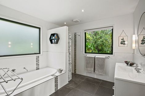 Photo of property in 64a Mcfarlane Street, Oakura, 4314